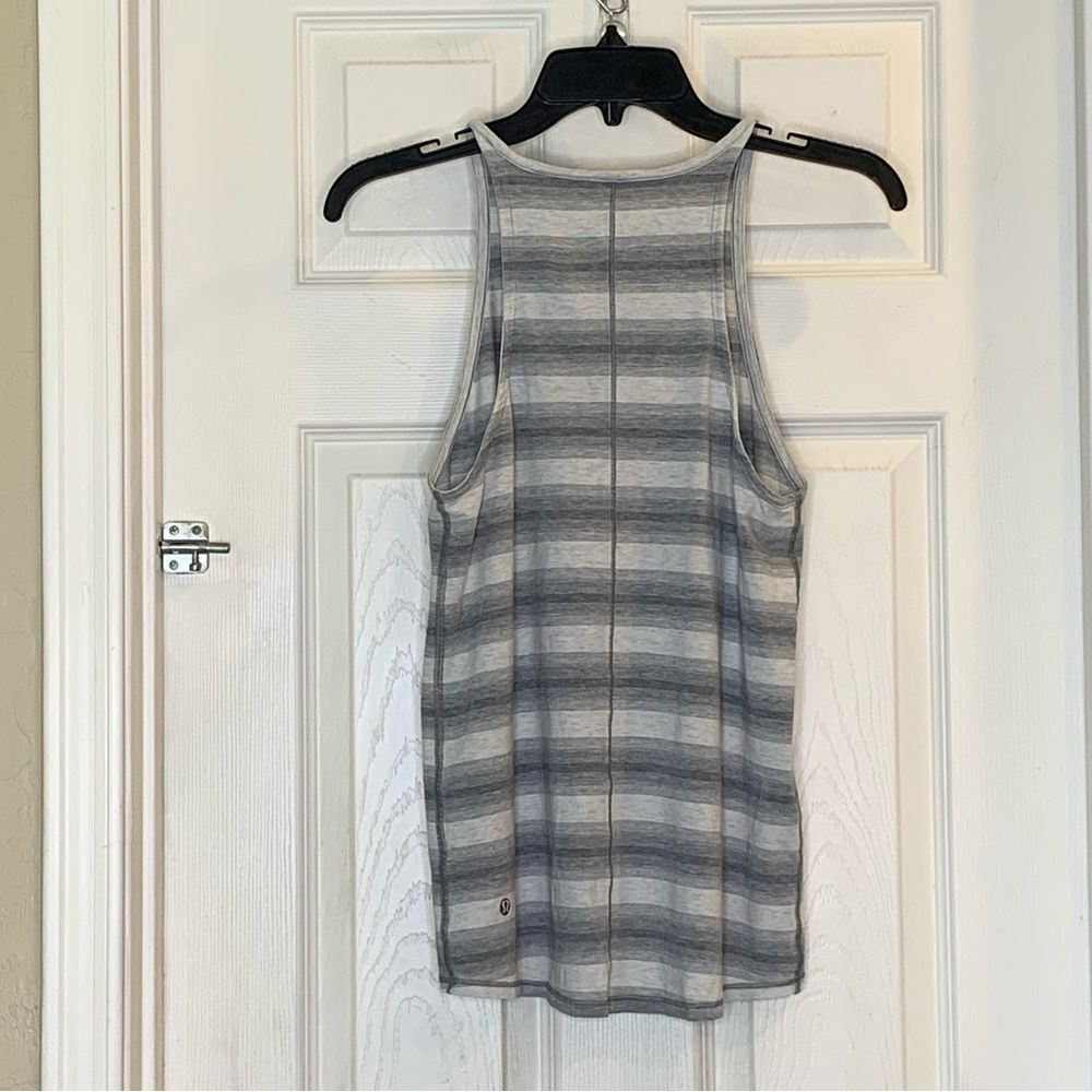 Lululemon Find Your Zen Tank in the Capilano Stripe White Heathered Grey Size 8 - Picture 2 of 7